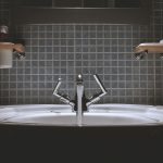 Dodatki łazienkowe – jak wykorzystać akcesoria łazienkowe do zmiany wyglądu całego pomieszczenia?