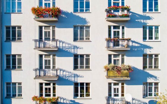 Mieszkanie na parterze czy na piętrze – sprawdź, co lepiej wybrać