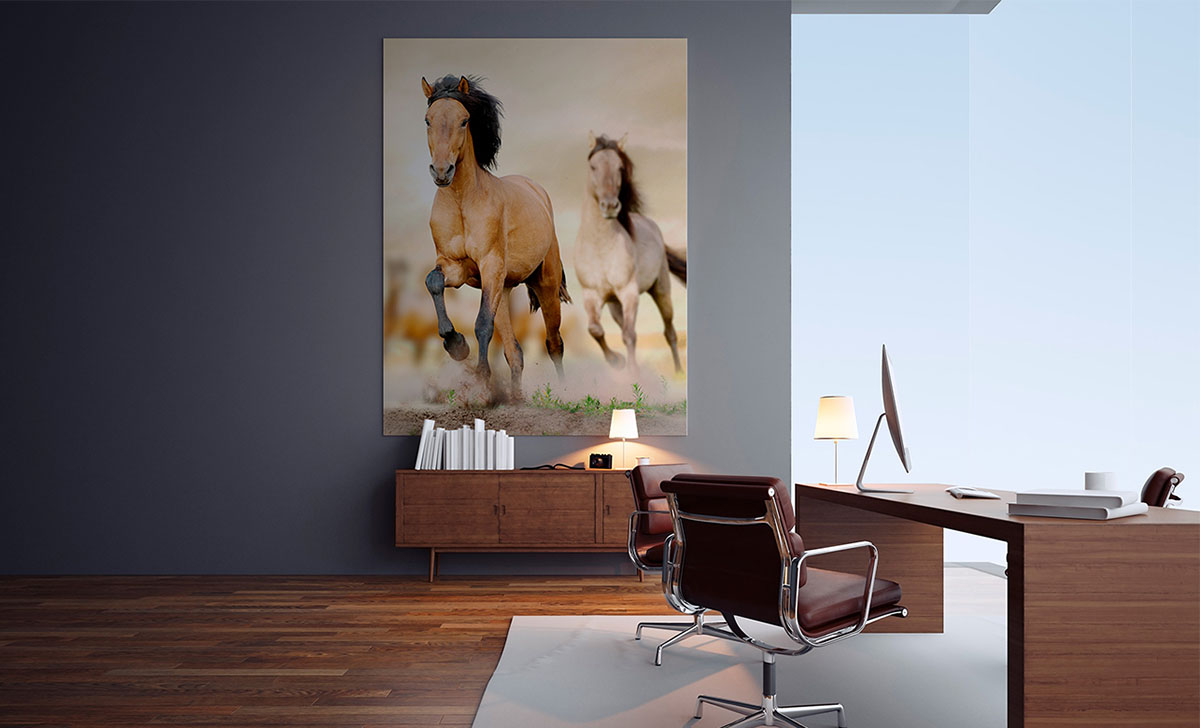 Nieśmiertelna tradycja: obrazy z końmi jako dekoracja biura i gabinetu