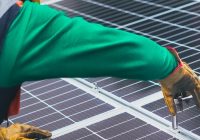 Panele fotowoltaiczne – prąd bez wysokich rachunków. Jak je założyć? Panele fotowoltaiczne – prąd bez wysokich rachunków. Jak je założyć?