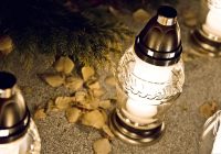 Wkłady do zniczy – w jaki sposób je wybierać, by paliły się długo i efektownie? Wkłady do zniczy – w jaki sposób je wybierać, by paliły się długo i efektownie?