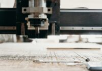 Na czym polega obróbka CNC płyt meblowych? Na czym polega obróbka CNC płyt meblowych?