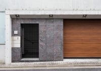 Jakie są elementy składowe bramy garażowej?